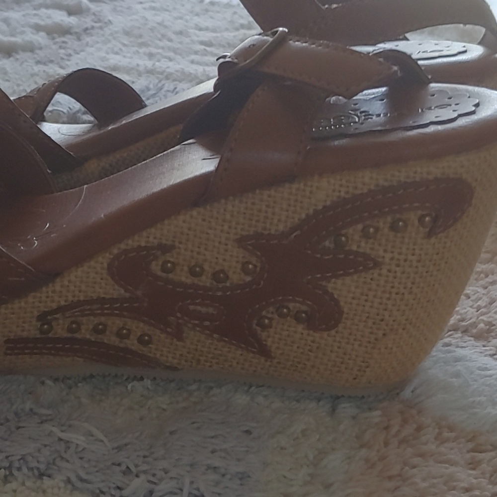 Shoes - Picture 2 of 3